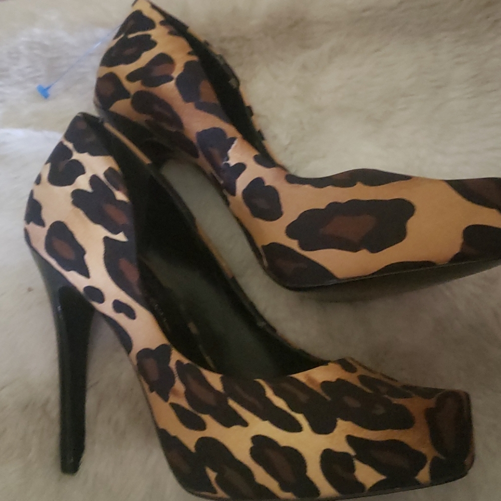 Shoes - Picture 2 of 3